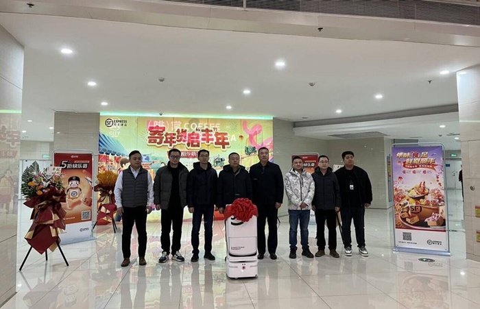 淄博首台智能无人配送机器人投放使用