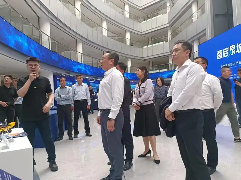 首届机器人产业创新成果展举办！济南机器人产业实现“面对面”对接插图1
