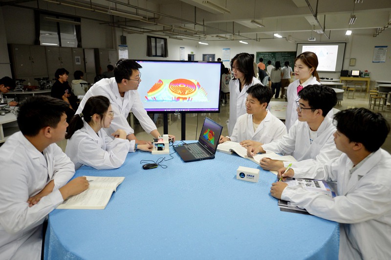 山东青岛：本科生自主研发数字全息显微镜插图1