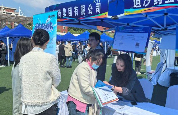 走出去揽才！威海火炬高新区“引才专列”开进高校插图1