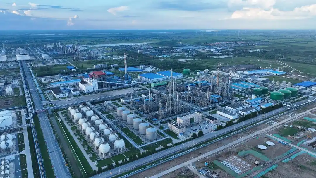 菏泽市东明县“从一滴油到高端材料”石化产业升级提速