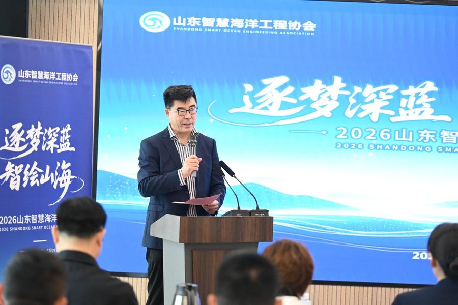 山东智慧海洋媒体行启动：全自动化码头亮相青岛港